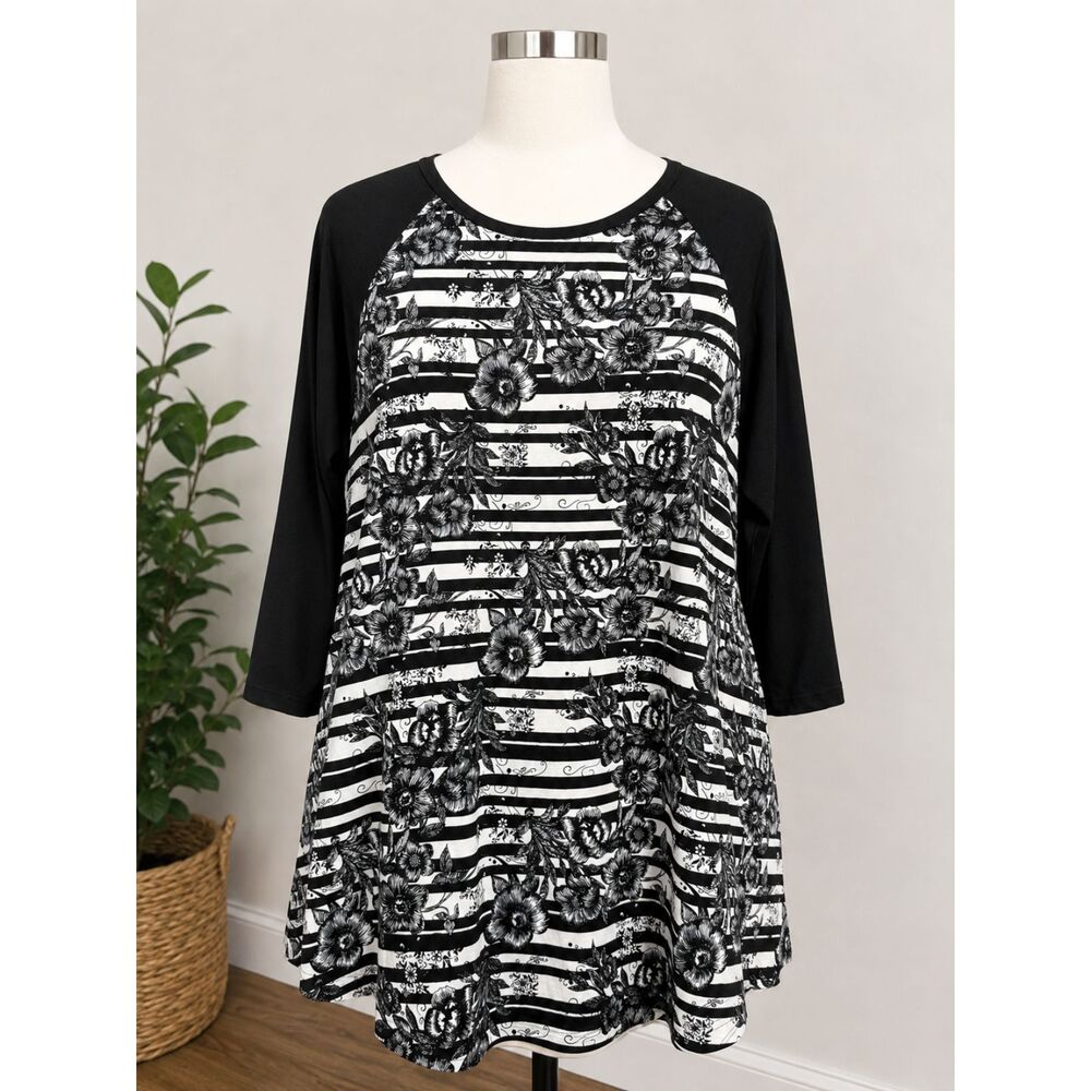 LuLaRoe Women’s 3XL Randy Top Black White Floral Stripe Raglan 3/4 Sleeve